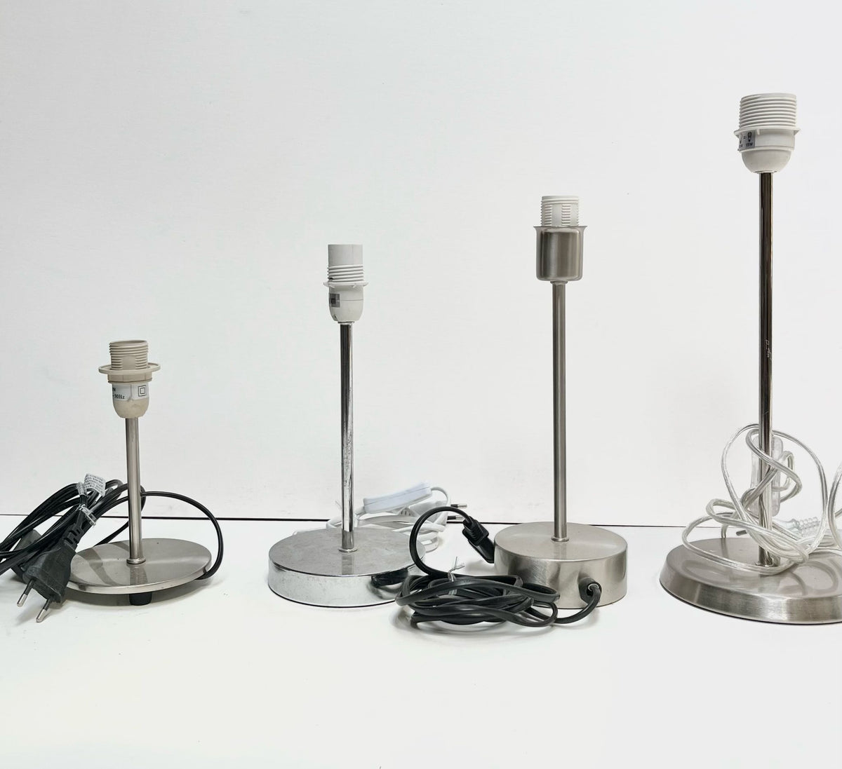 Pied de lampe moderne argenté