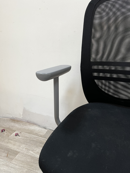 Chaise roulante bureau noir accoudoir gris - Flintan