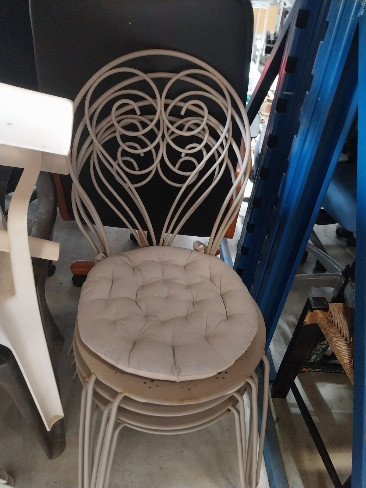 Lot de quatre chaise en métal extérieur