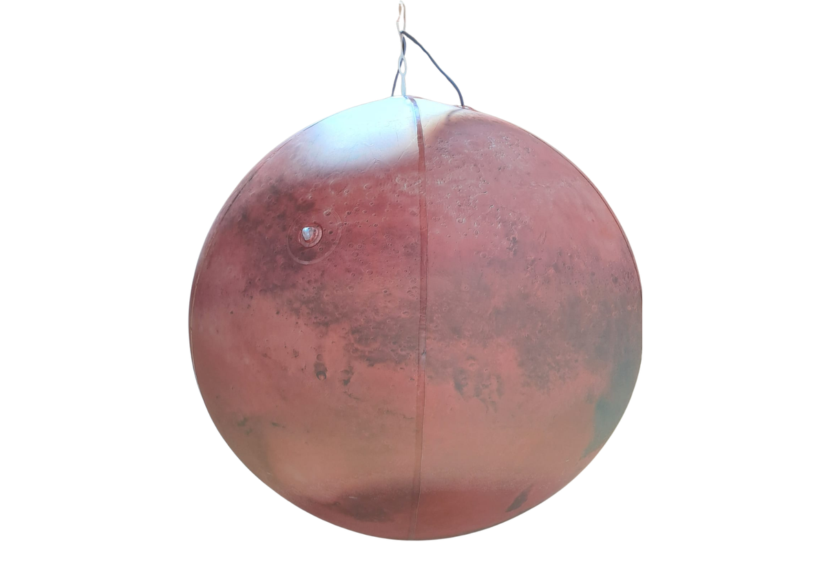 Ballon gonflable suspendu représentant la planète Mars rétro éclairé