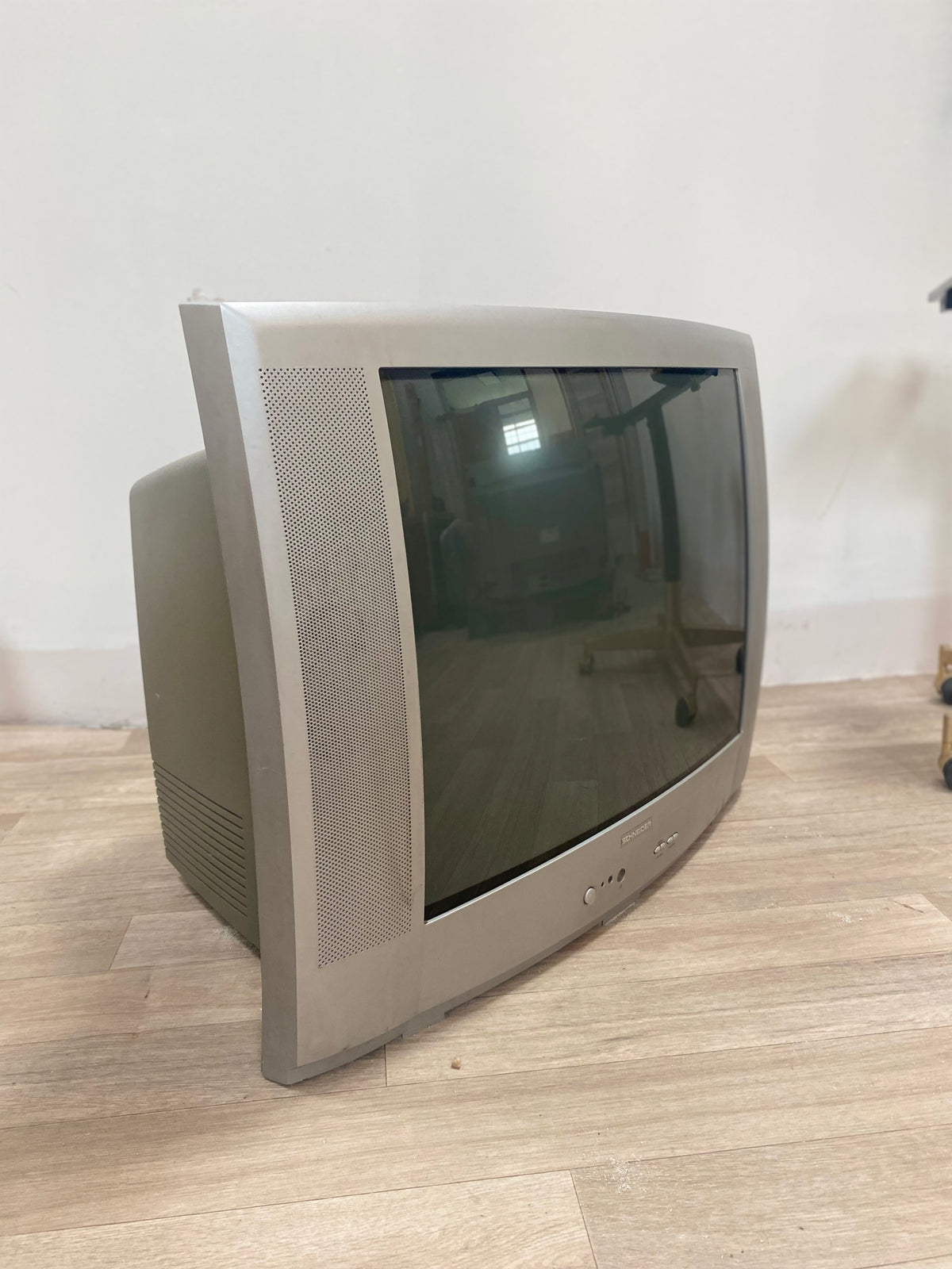 TV - catho - Gris - Schneider