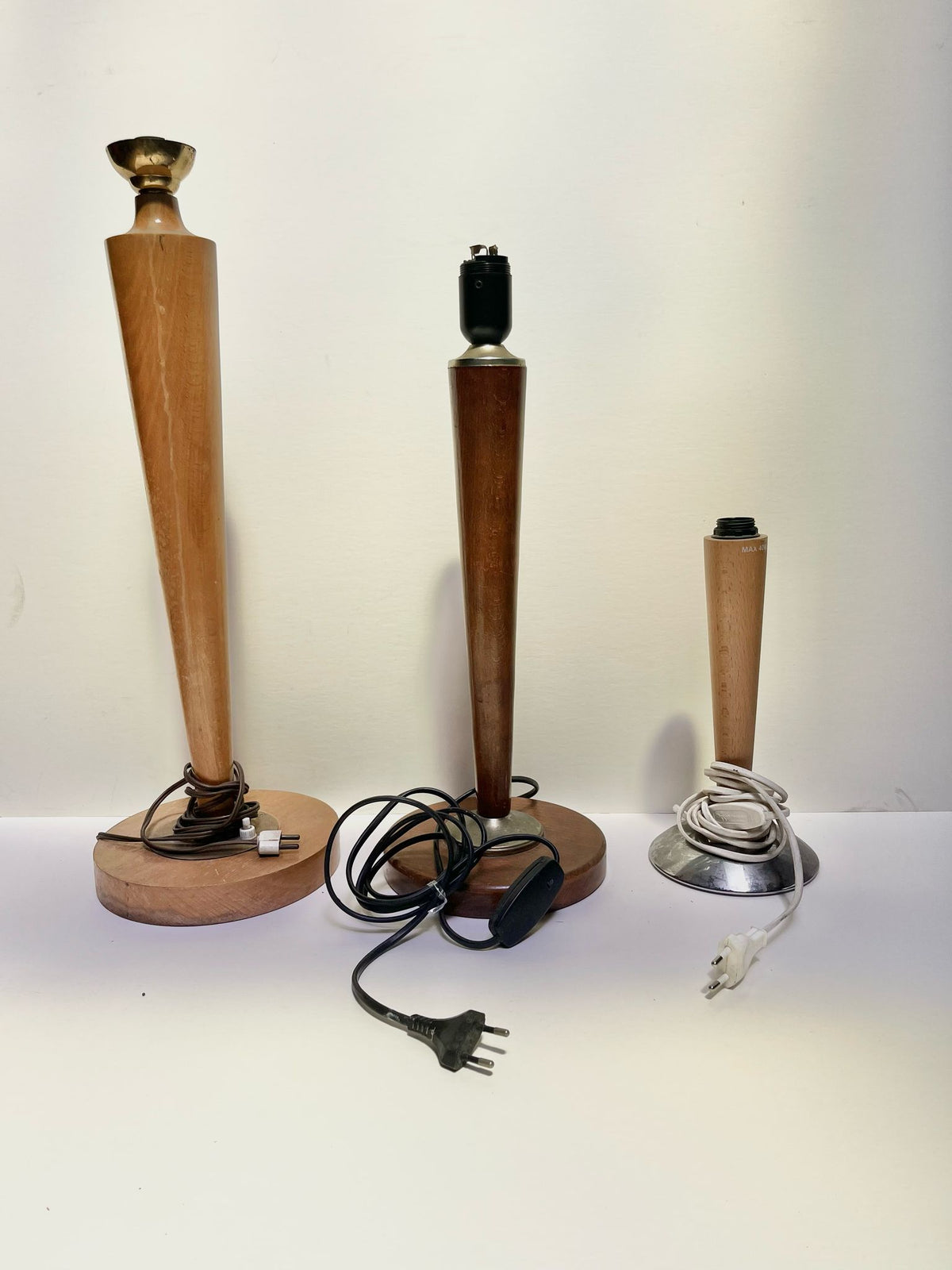 Pied de lampe en bois moderne