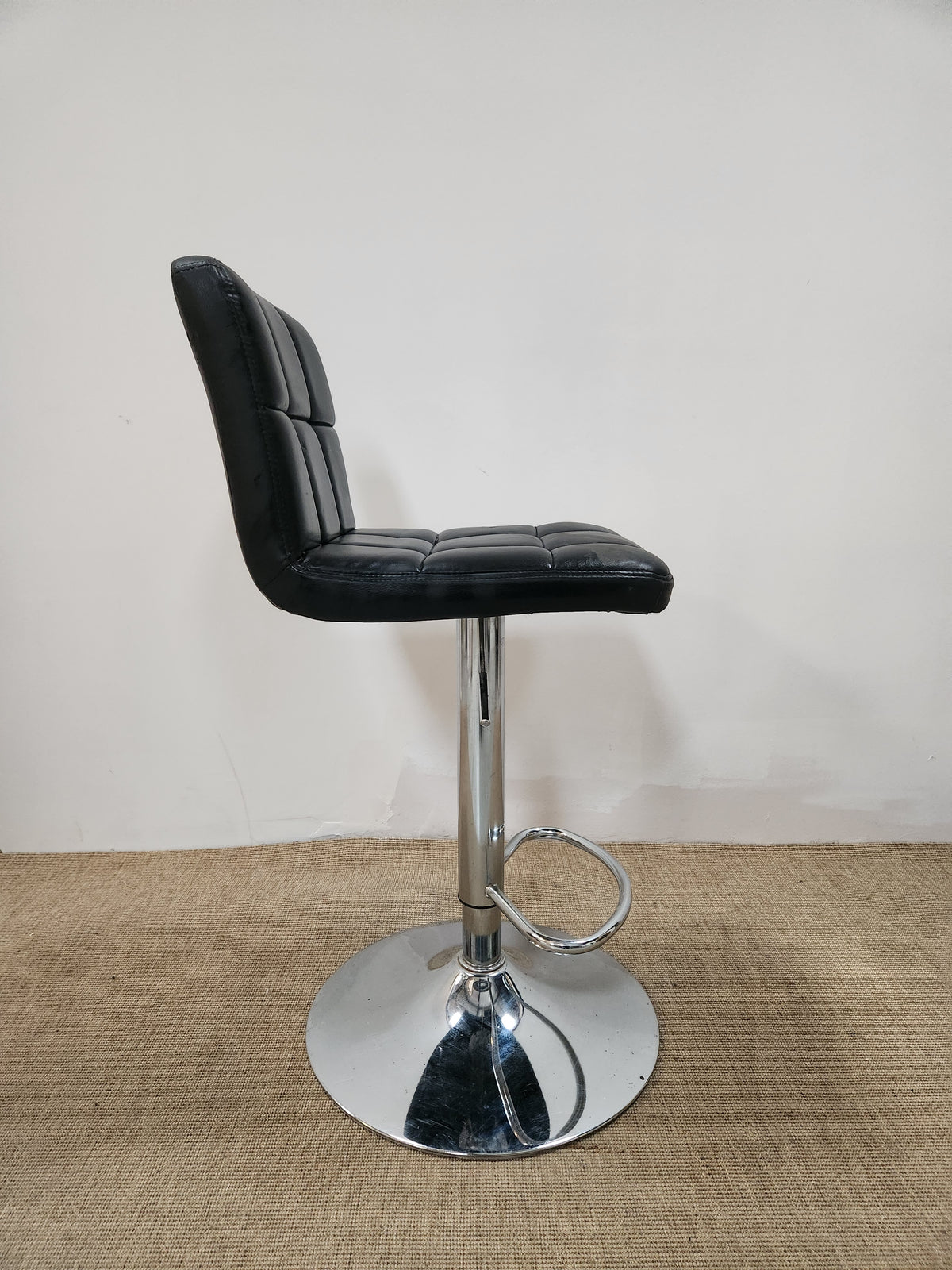Chaise tournante noir simili cuir