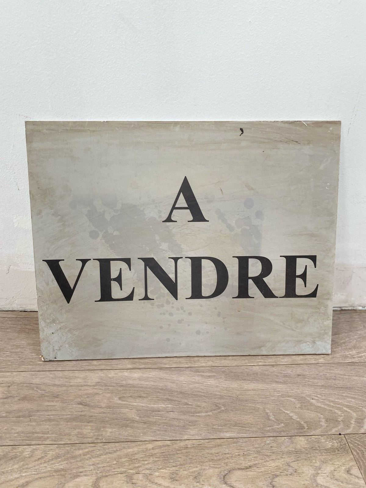 Enseigne et lumineuse