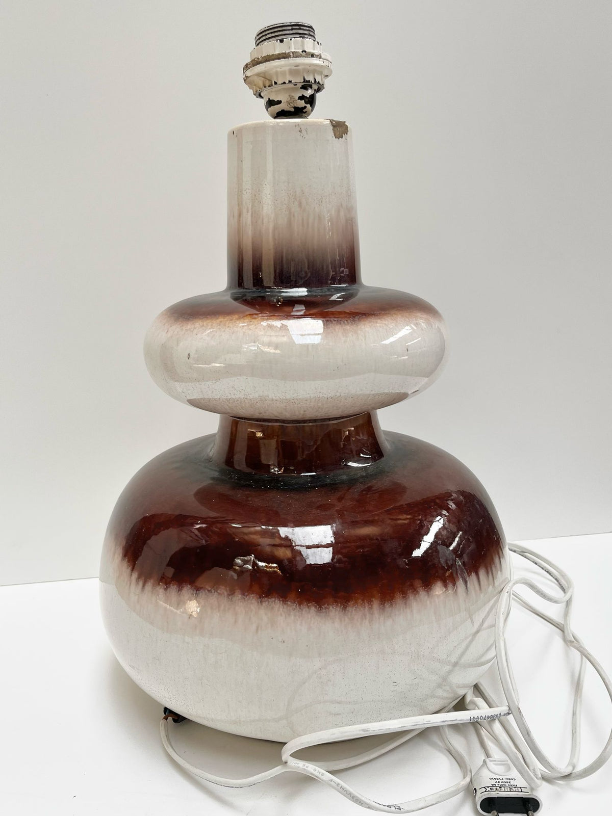 Lampe en céramique blanche et marron