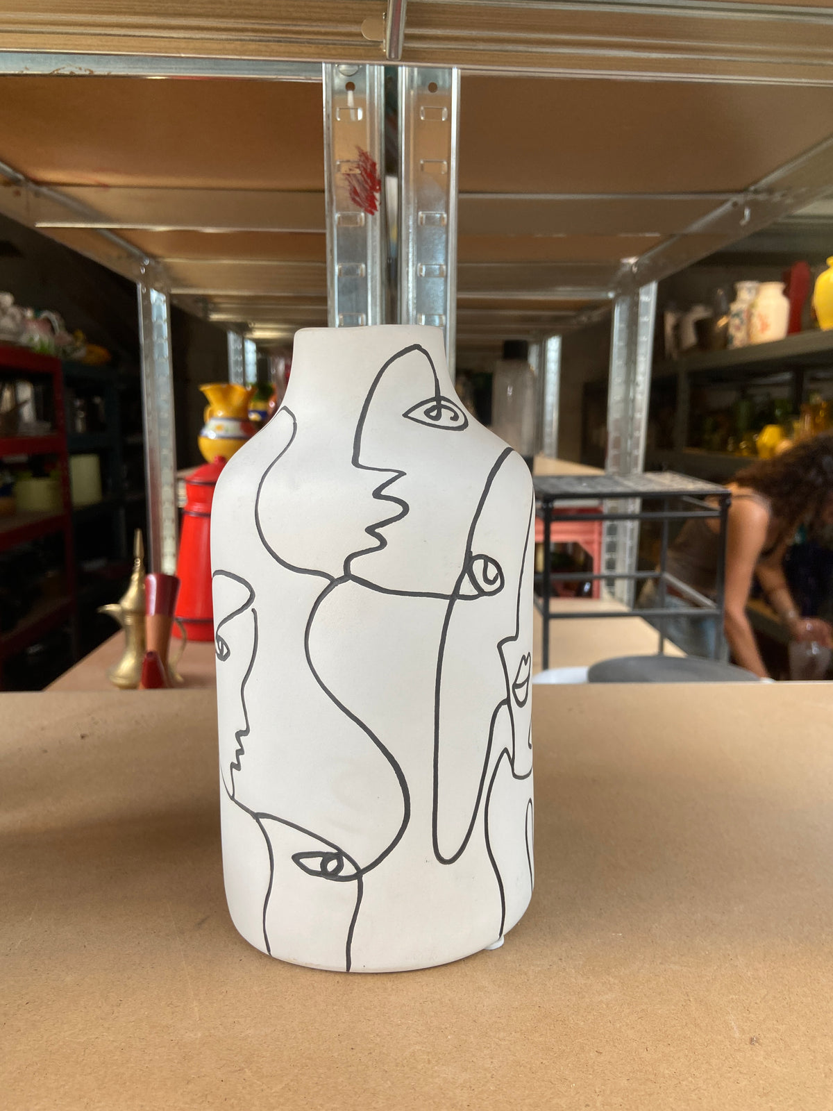 Céramique blanche motif visage