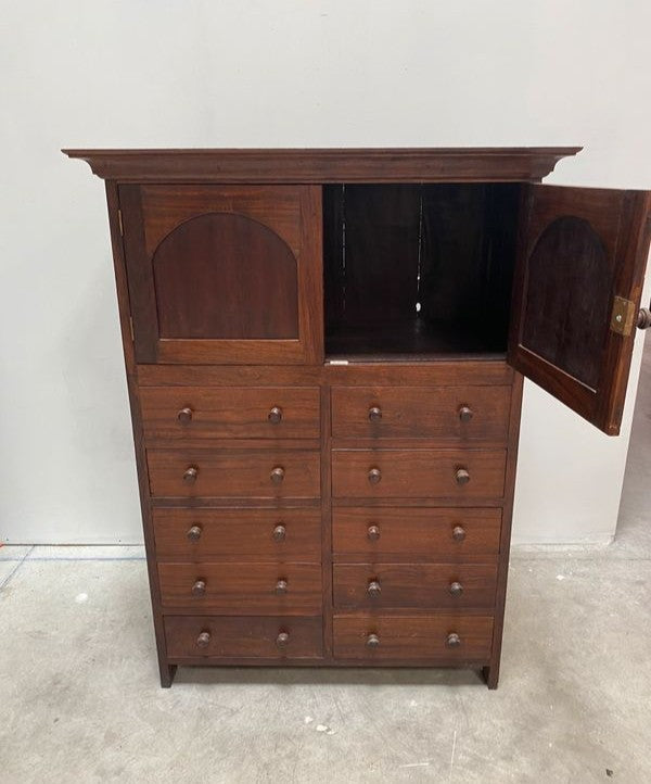 Commode victorienne en noyer