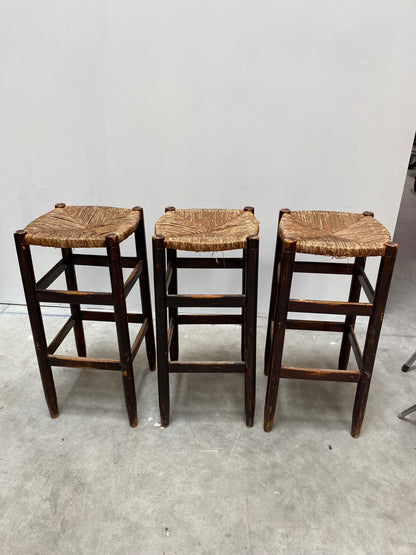Ensemble de tabourets en paille