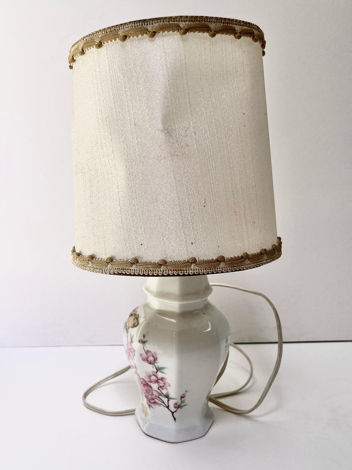 Pied de lampe en céramique blanc fleurie