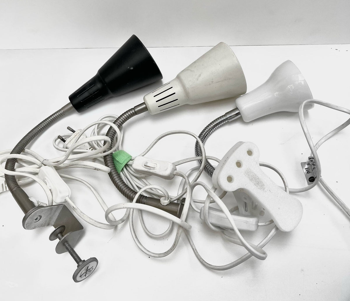 Lampes de bureaux noir gris blanc
