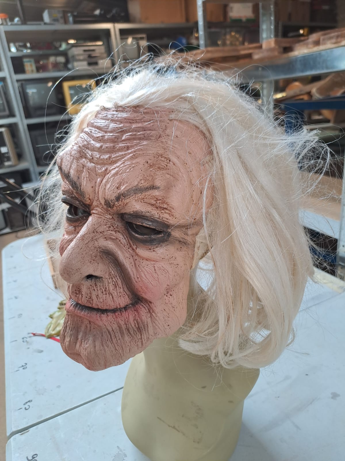 Masque grand-mère