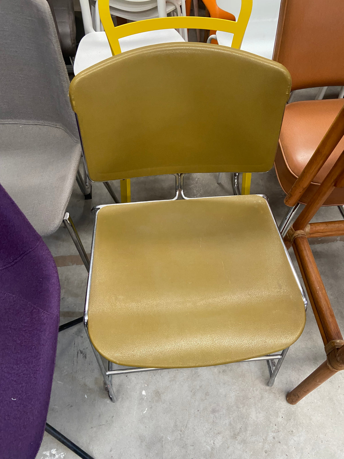 Chaise en cuir vintage design