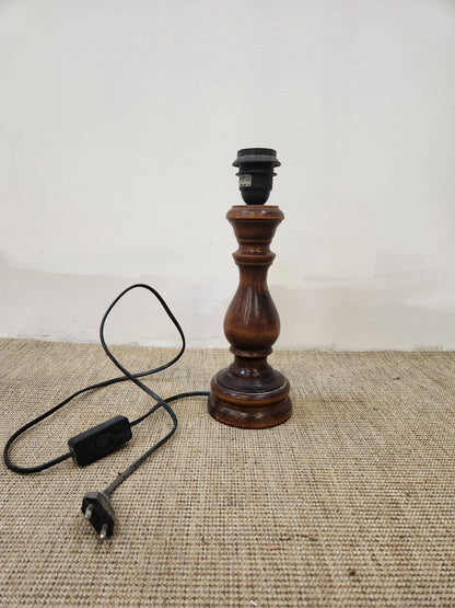 Pied de lampe en bois