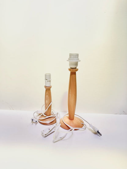 Pied de lampe en bois clair