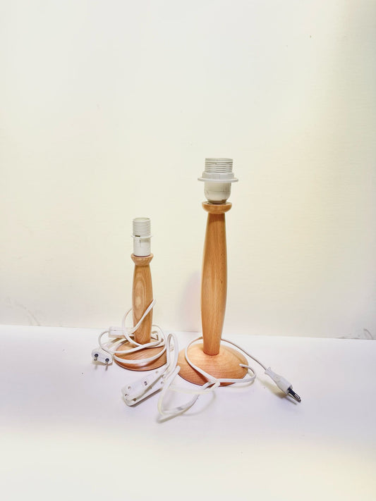 Pied de lampe en bois clair