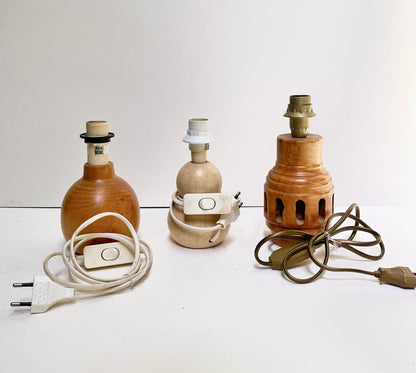Pied de lampe en bois clair