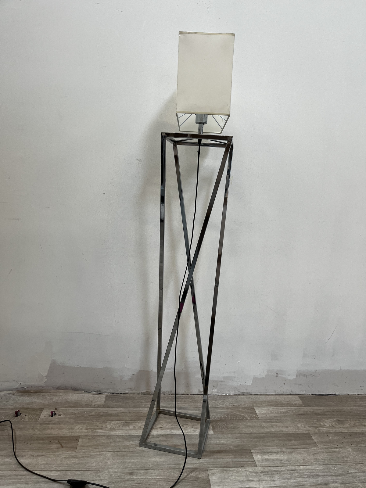 Lampadaire corps métallique