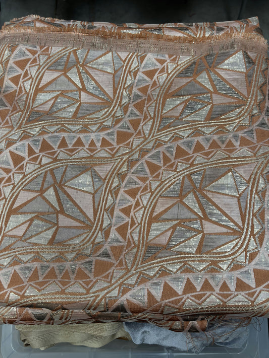 Tissu rose à motifs brillants
