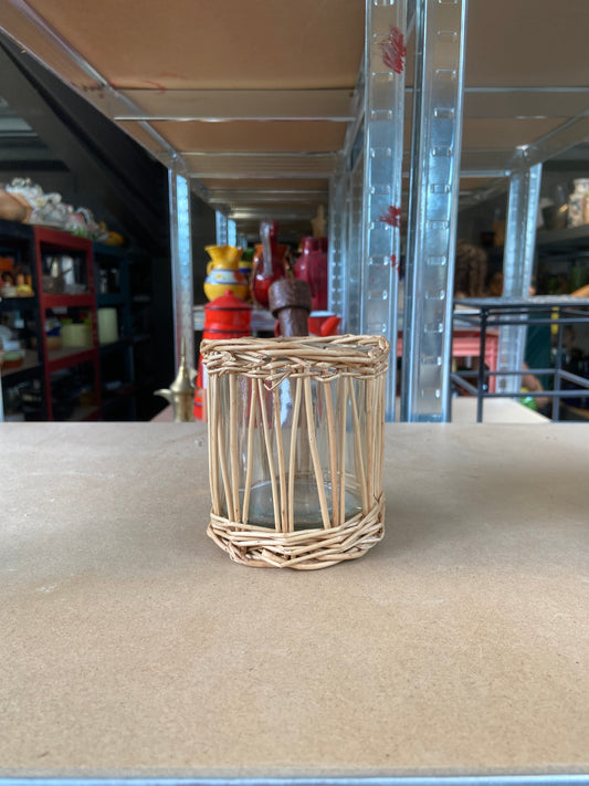 Vase - verre transparent et osier