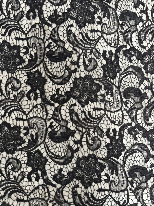 Tissu noir dentelle noire