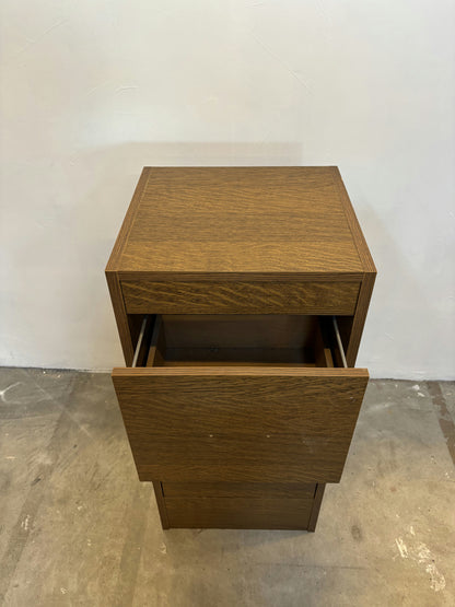 Petit meuble en bois à tiroirs