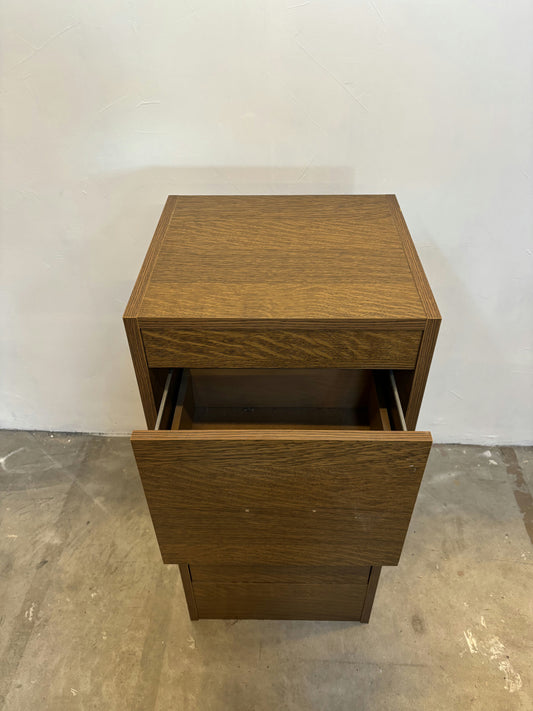 Petit meuble en bois à tiroirs