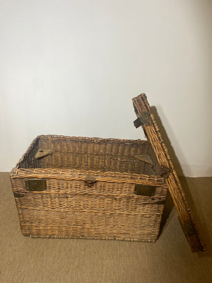 Coffre en osier - Ancien