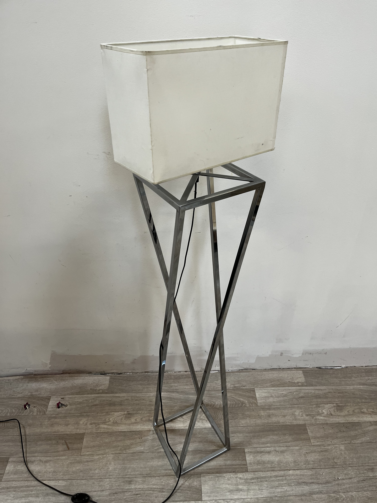 Lampadaire corps métallique