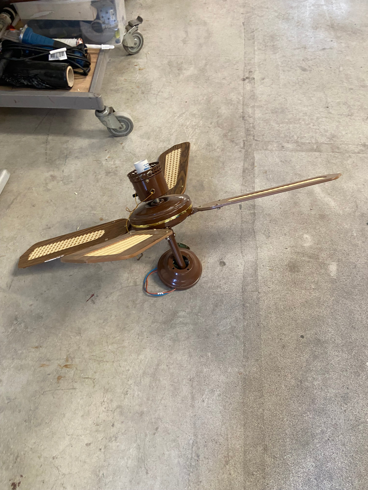 Lustre plafonnier- ventilateur- marron bois