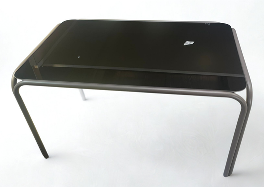 Table à manger en verre noir