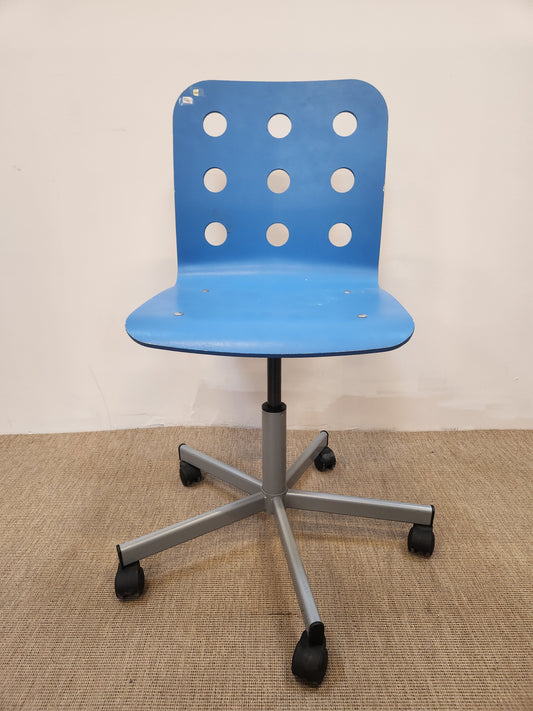 Chaise roulante bleu