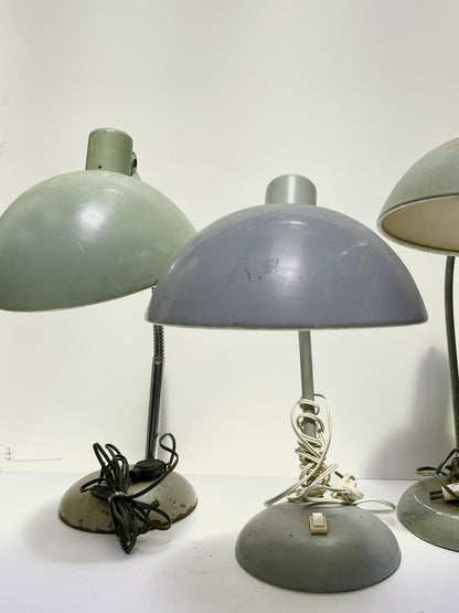 Lampes de bureau vertes et bleue