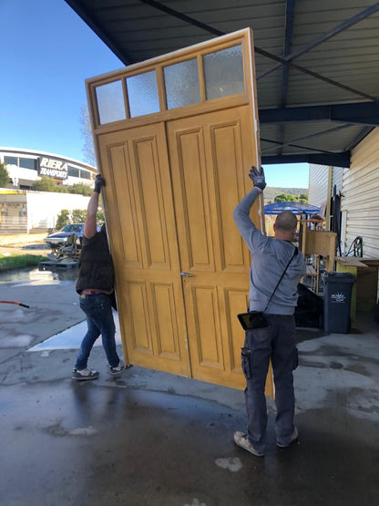 Grande porte en bois