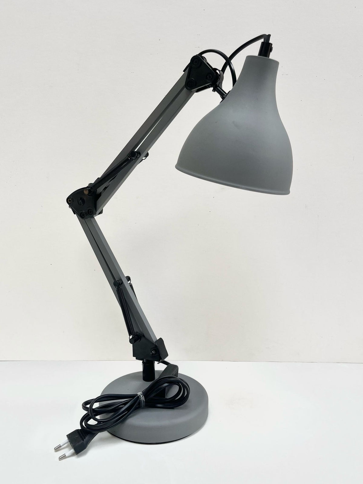 Lampe de bureau grise