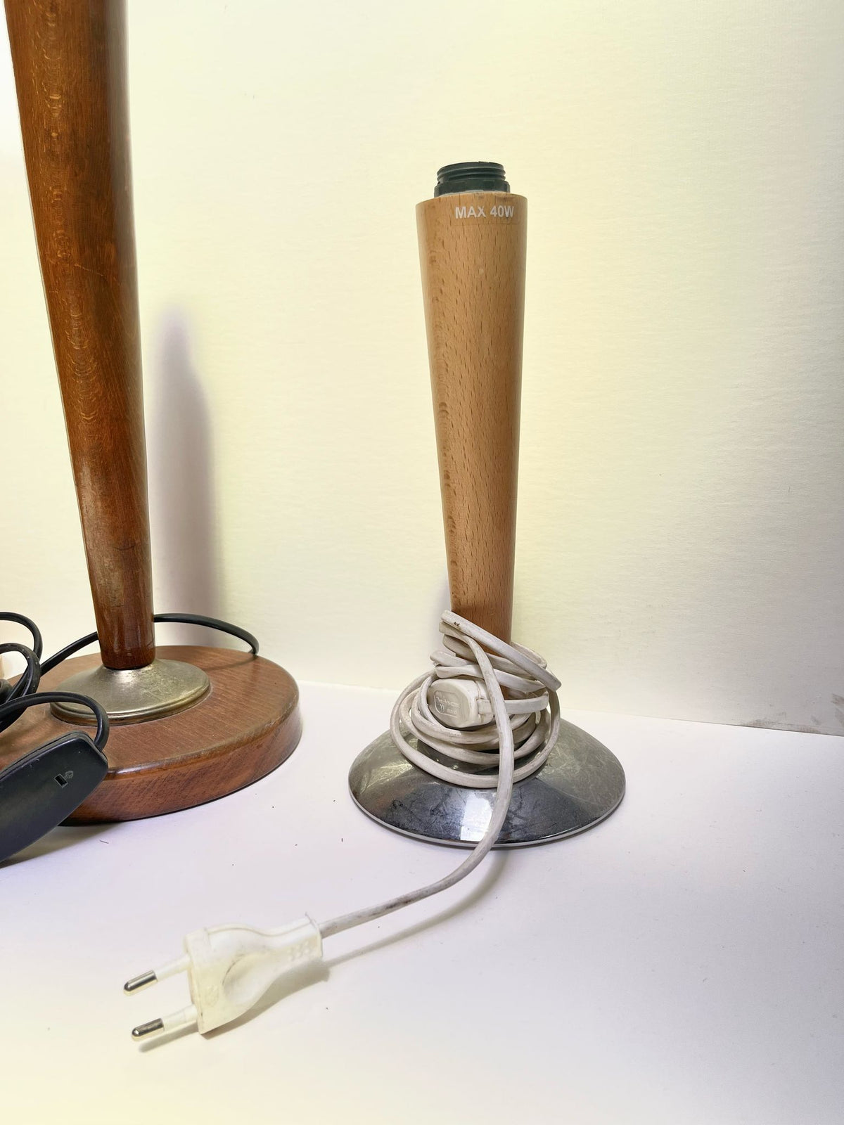 Pied de lampe en bois moderne