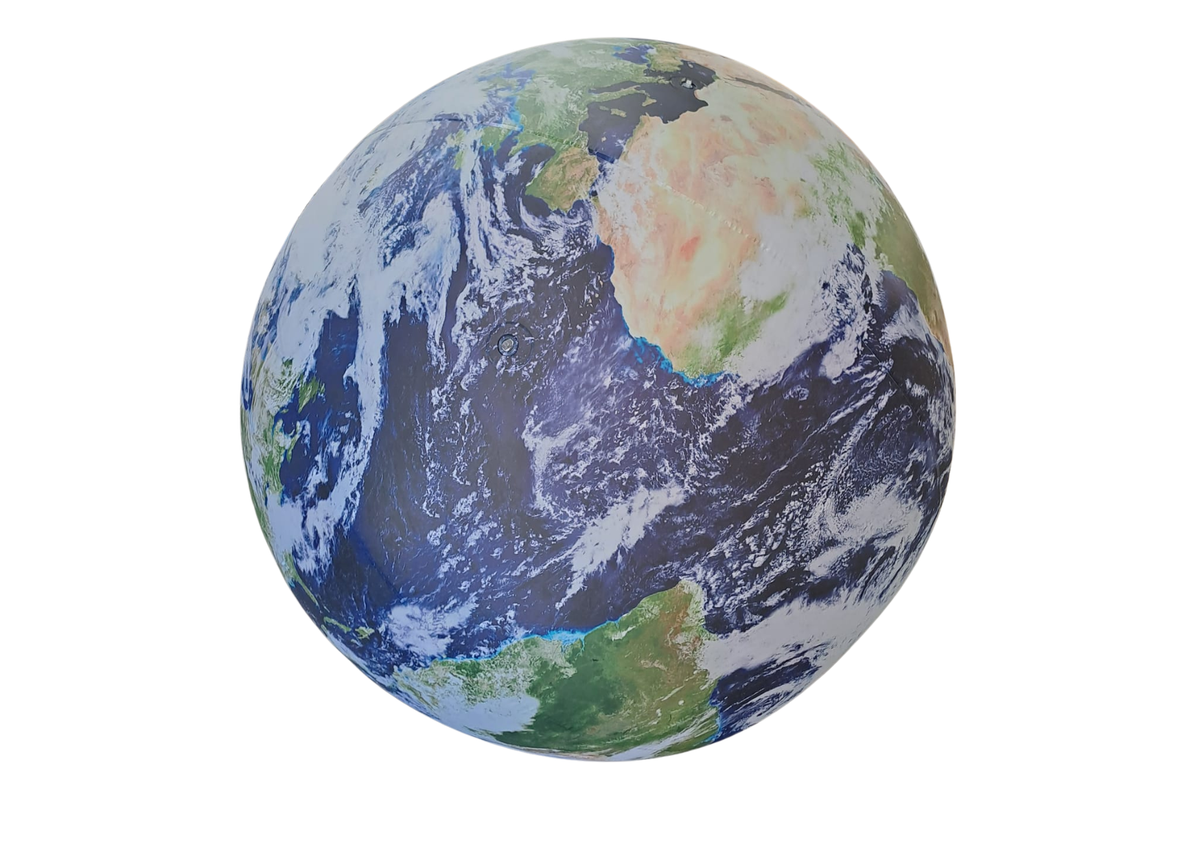 Ballon gonflable suspendu représentant la planète Terre rétro éclairé