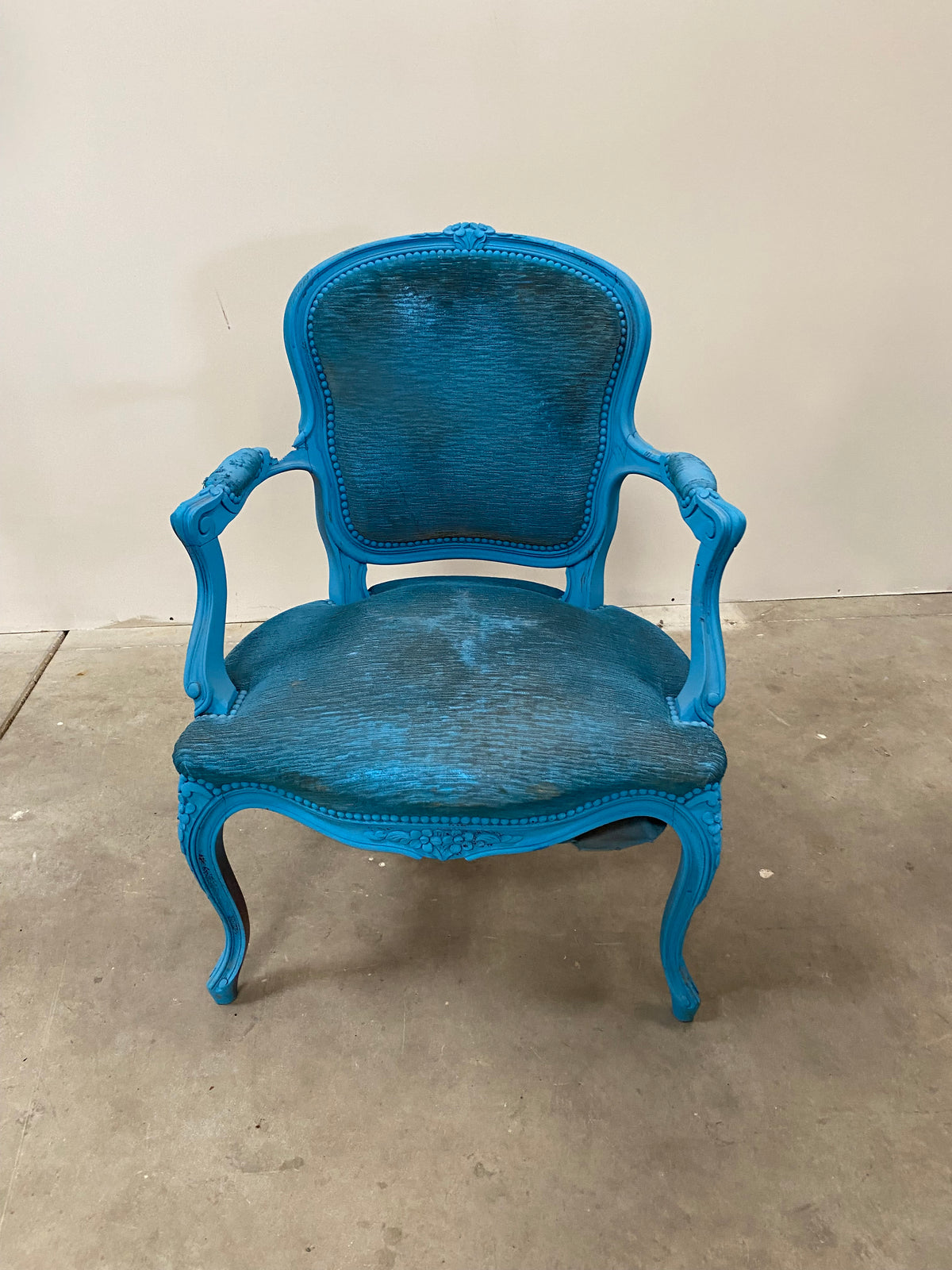 Chaise ancienne de salon bleue