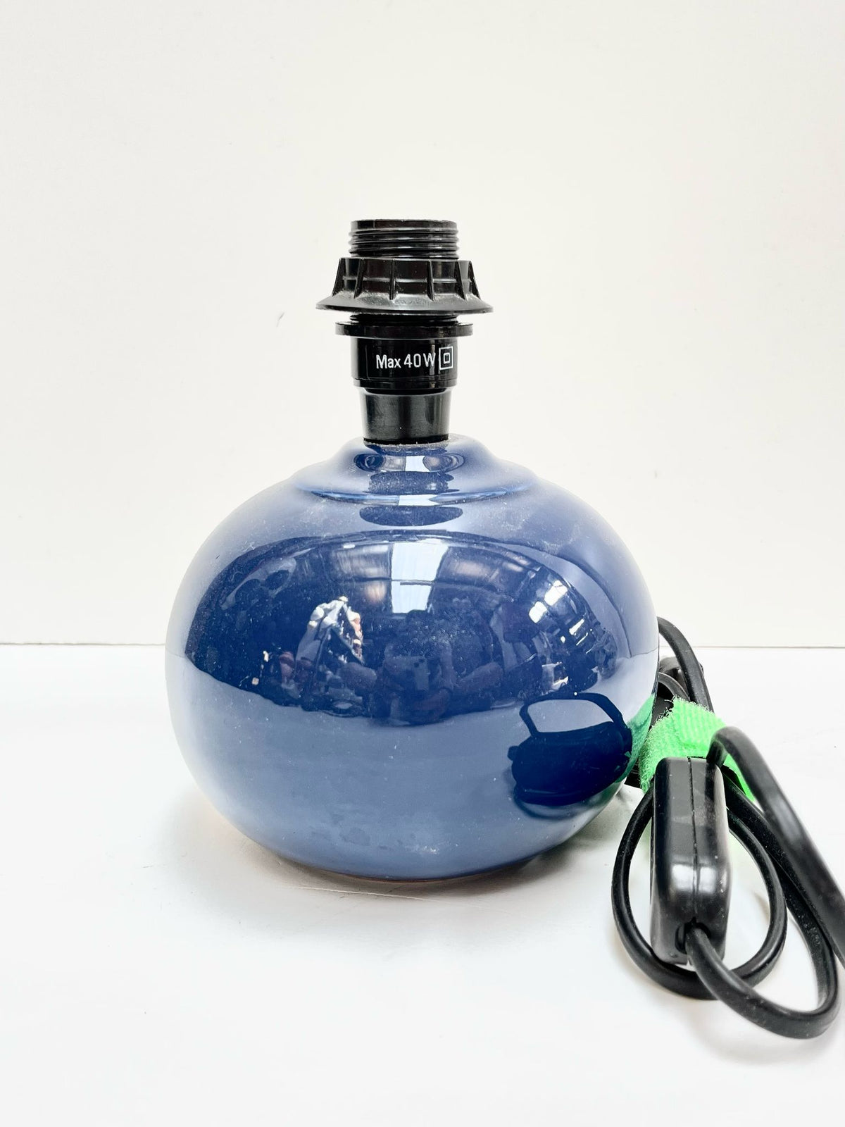 Pied de lampe rond en céramique bleu foncé