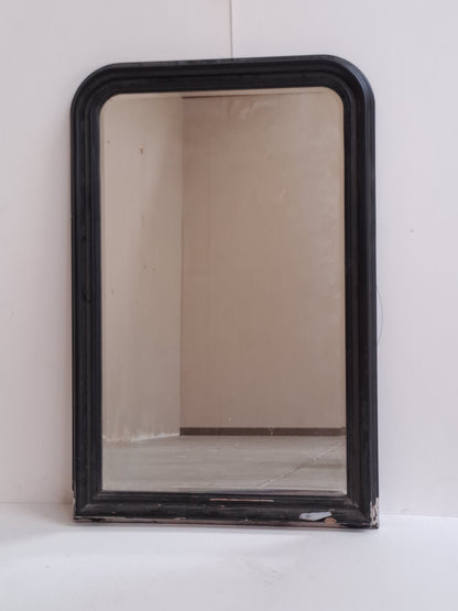 Grand miroir en bois noirci