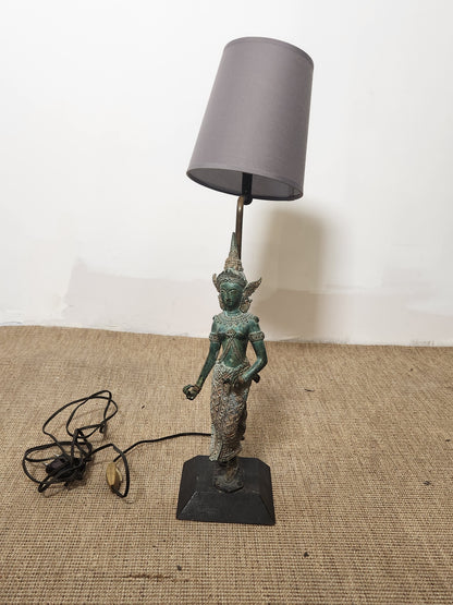 Lampe avec déesse