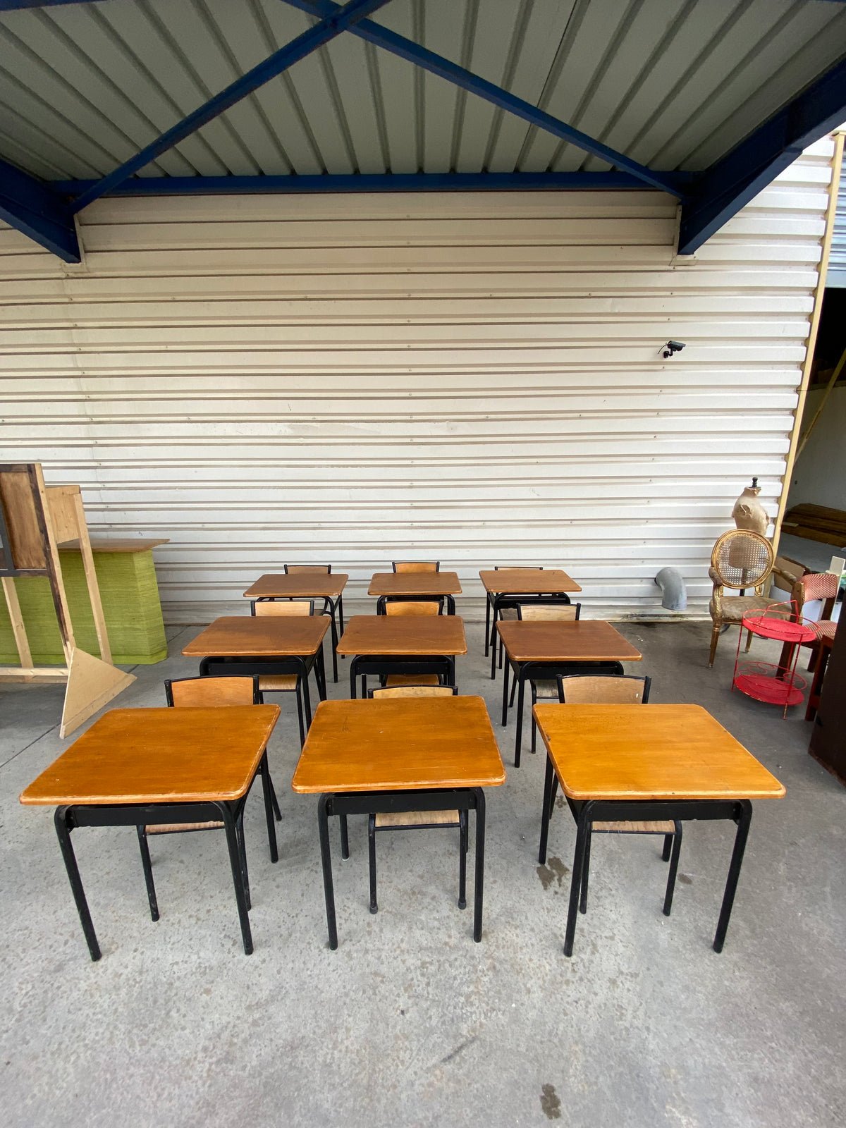 Ensemble table écoliers et chaises