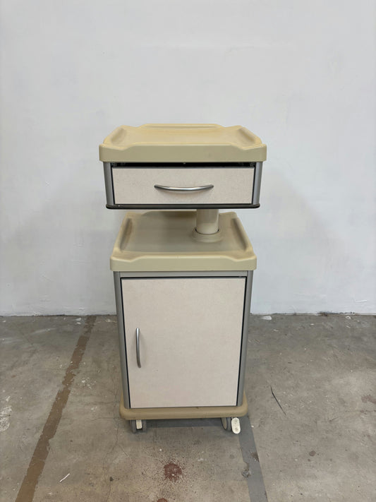 Petit meuble d'appoint sur roulettes