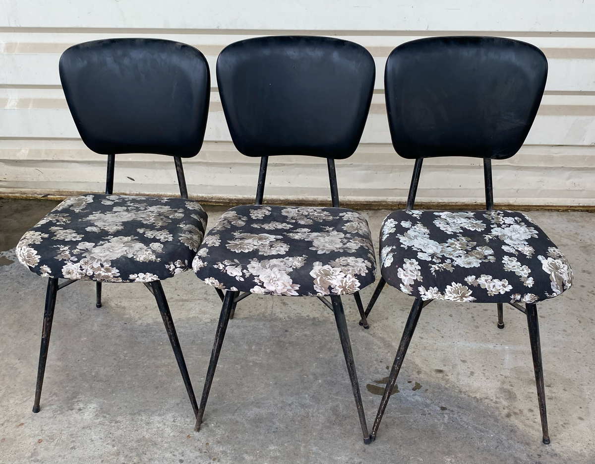 Chaises fleurs noirs